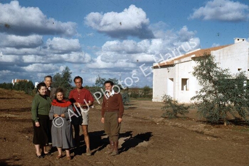 "Village-modèle-moshav" de Fkih Bensalah, suite d'Ecole d'Agriculture de Marrakech : M. Ichaïkine, MlleL Behmoiras et M & Mme Camhy (directeurs d'écoles de l'AIU à Mkech).